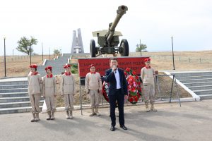 Астраханские и калмыцкие патриоты на торжественном мероприятие в поселке Хулхута